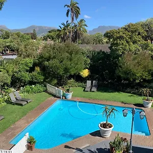 https://cape-cottages.hotels-capetown.com