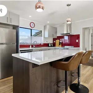 https://aroha-nui-rotorua.rotoruahotelsnz.com